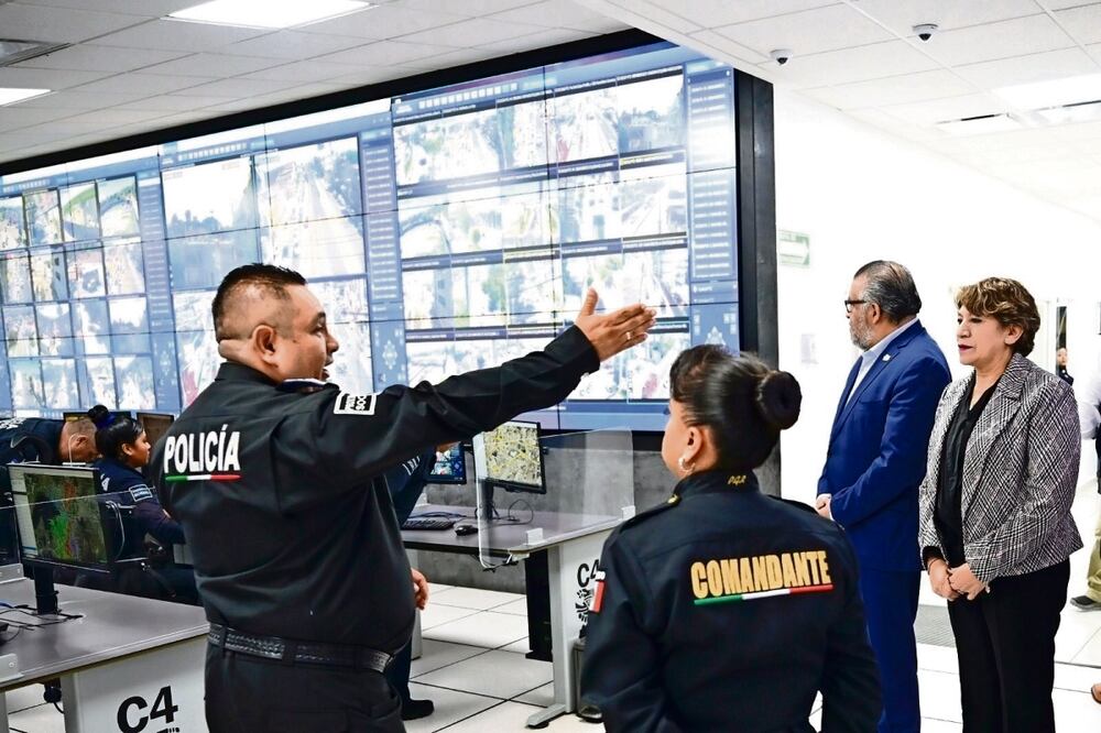 Durante su gira de trabajo, la gobernadora Delfina Gómez visitó el C4 de Ecatepec. Foto: Especial