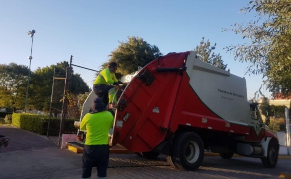 Llaman a reciclar árboles de Navidad en Coacalco
