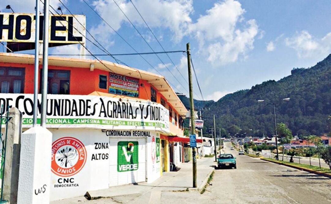 En este sitio Alejandro murió al instante, tras ser impactado por un auto que participaba en un arrancón e iba a más de 120 kilómetro por hora. Foto: Fredy Martín Pérez / EL UNIVERSAL