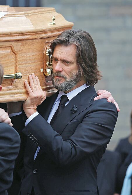 Uno debe ponerse de pie y defender el honor, escribió el actor (AP)