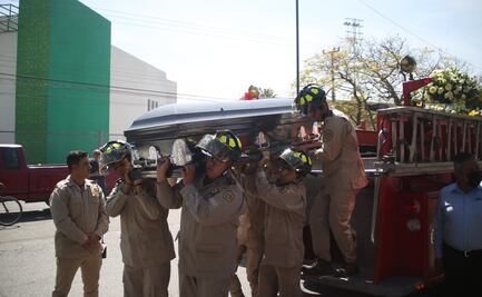 Dan último recorrido a Carlos Abad, bombero potosino fallecido en servicio