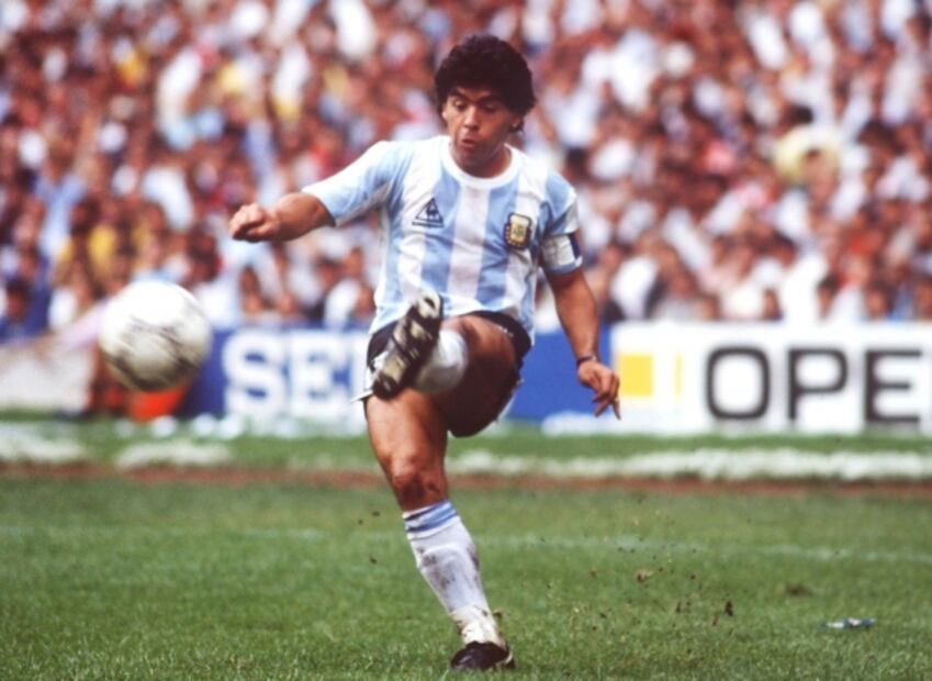 La ciencia en el futbol: Experto de la UNAM explica la física que hay detrás de "la mano de Dios" de Maradona