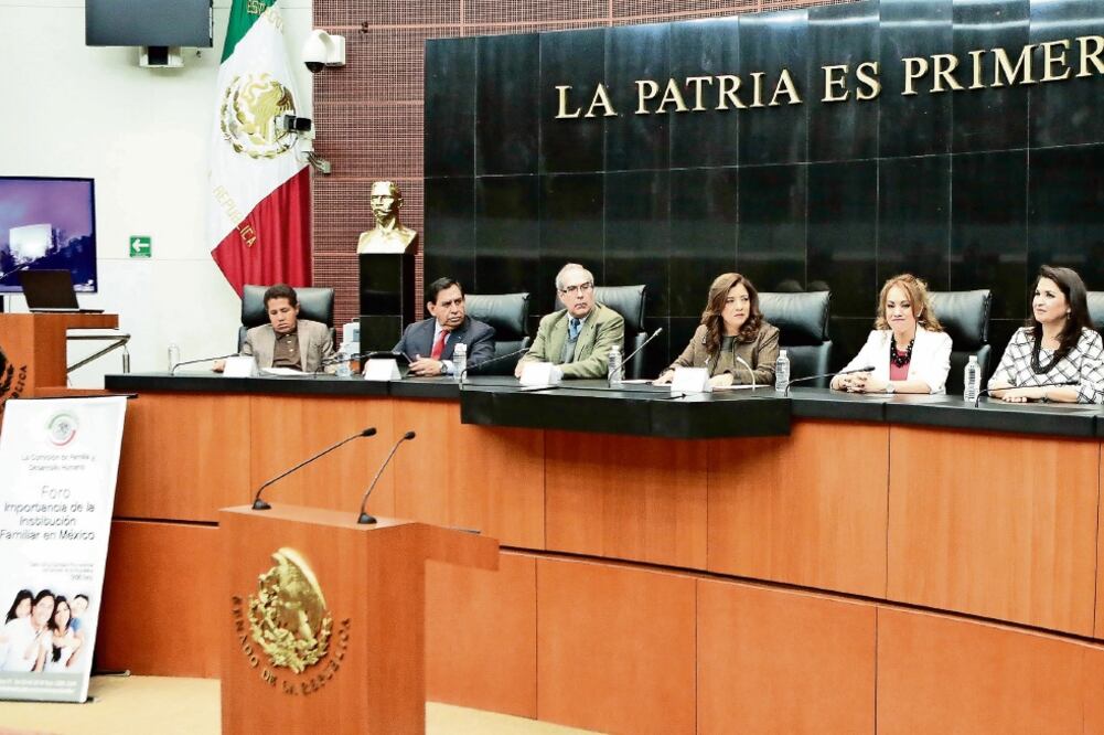 Los participantes en el foro Importancia de la institución familiar en Méxic o, coincidieron en la necesidad de buscar la mejor calidad de vida para los niños (SENADO)