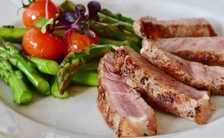 4 beneficios para la salud de reducir este tipo de proteína en tu dieta