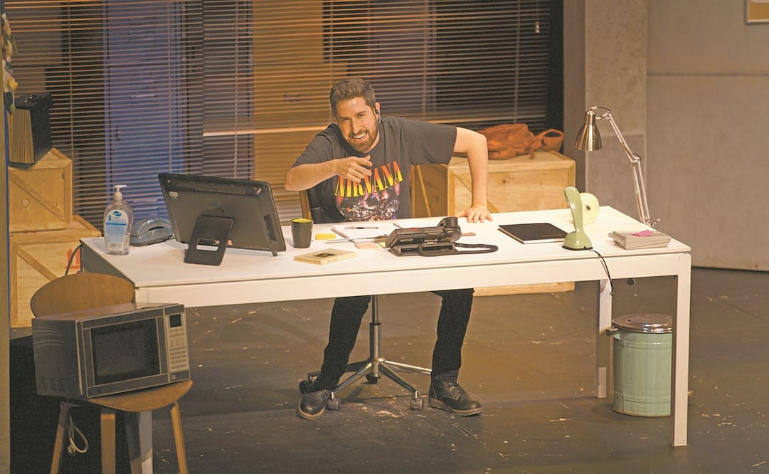 La estrella del standup logró pasar la prueba de dar vida a más de 40 personajes, cada uno con una personalidad peculiar y hasta divertida. Foto: Germán Espinosa. EL UNIVERSAL