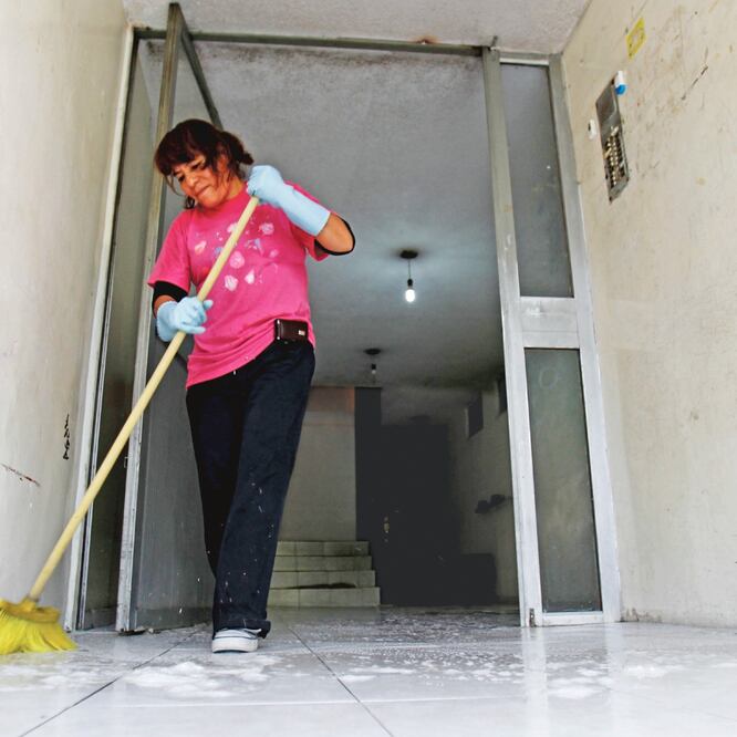 El programa piloto de incorporación al IMSS prevé beneficiar a 2.4 millones de trabajadores del hogar que hay en el país. ARCHIVO EL UNIVERSAL