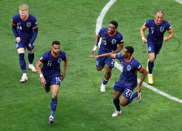 Países Bajos golea a Rumania y clasifica a los cuartos de final de la Eurocopa