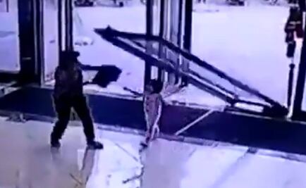 Cae puerta sobre menor en tienda de China