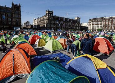 Maestros instalan plantón pese al retiro de la Ley ISSSTE