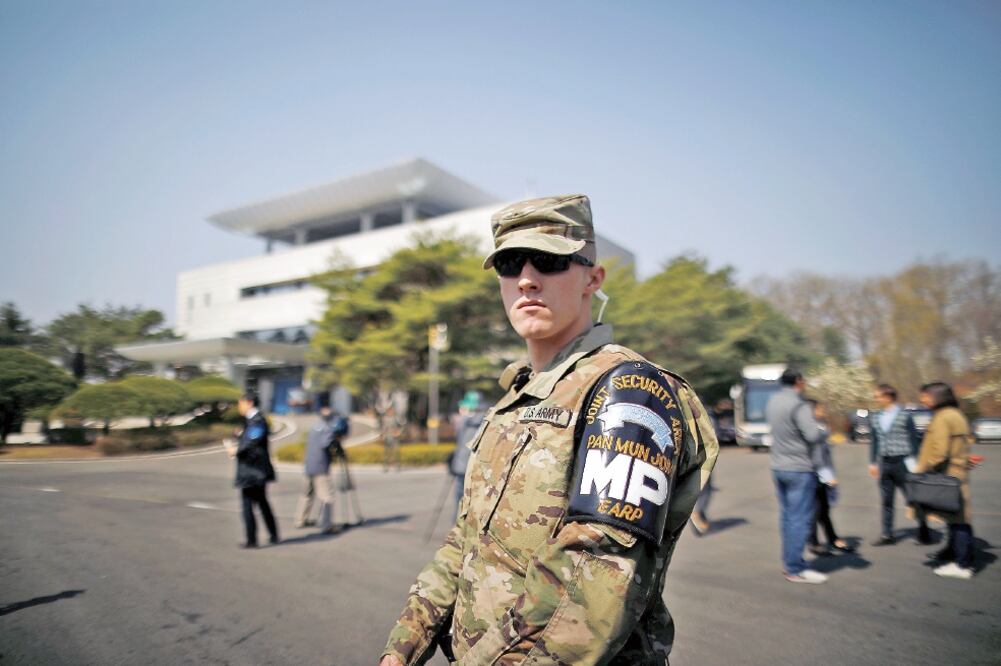 Un soldado estadounidense en Panmunjom, en la Zona Desmilitarizada de Corea, el miércoles pasado. (KIM HONG-JI. REUTERS)