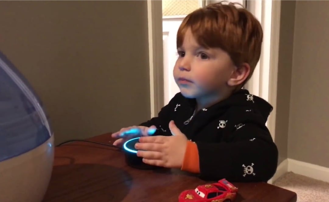 Los padres del pequeño se sobresaltaron y no permitieron que la inteligencia artificial terminará de reproducir el contenido encontrado