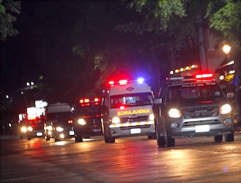 Rescatan a 4 niños de cueva en Tailandia; pausan labores de salvamento