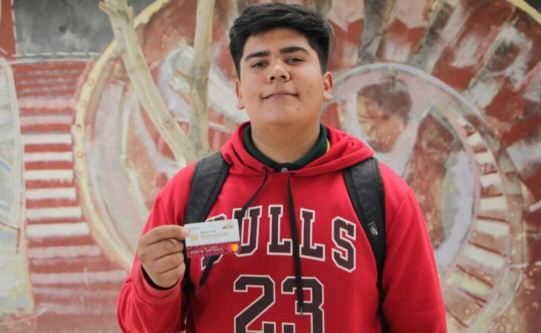 Entrega de tarjetas para becas de educación media superior y superior, en marzo y abril. Foto: Programas para el Bienestar