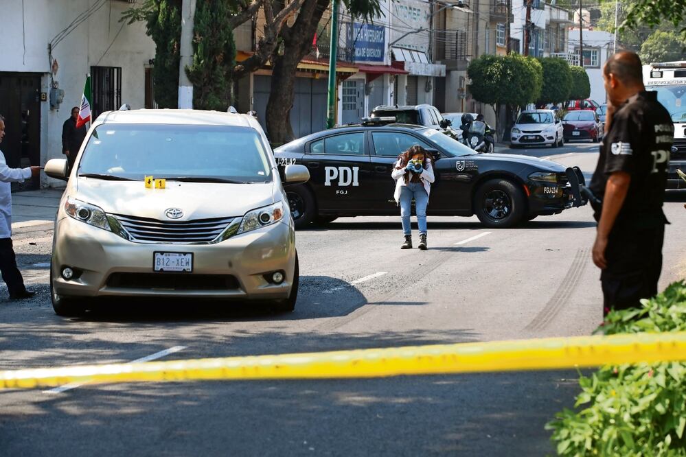 Los policías de investigación perseguían la camioneta en la que viajaban los cinco asaltantes de casa-habitación. Foto: Francisco Rodríguez | El Universal