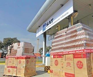 SAT limpia de corrupción la casa; envía a 90 al MP