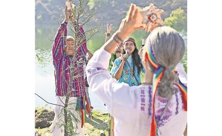 Con AMLO, indígenas llevarán a cabo ritual a la Madre Tierra para el Tren Maya