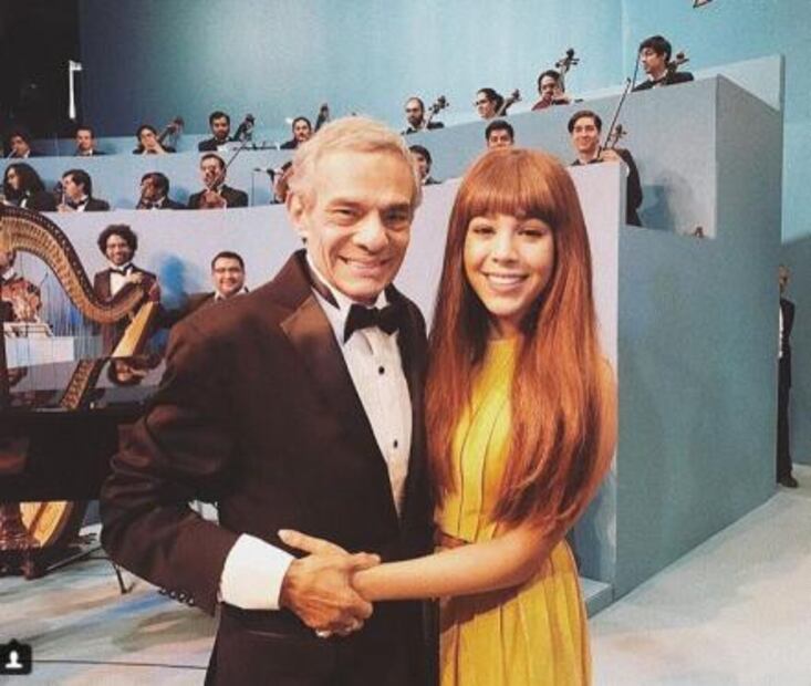 Seduce el escote de Danna Paola