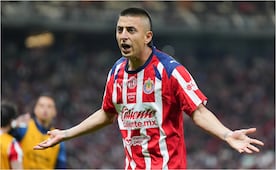Roberto Alvarado no quiere dejar a las Chivas para ir a Rusia