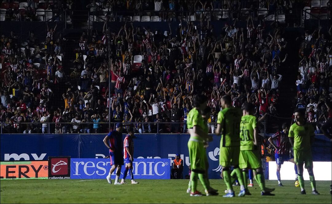 Se fue la luz en el estadio Alfonso Lastras / Foto: Imago7