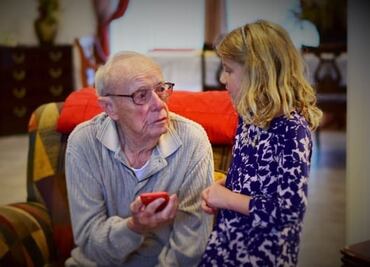 Diputados de CDMX proponen dar apoyo económico a abuelos que cuiden a sus nietos; aseguran que es necesario reconocer su rol