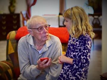 Diputados de CDMX proponen dar apoyo económico a abuelos que cuiden a sus nietos; aseguran que es necesario reconocer su rol