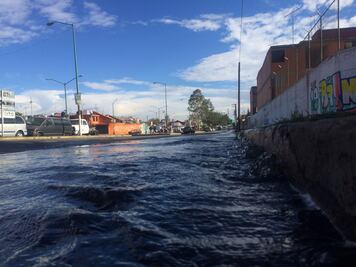 Reportan fuga de agua en la delegación Iztapalapa