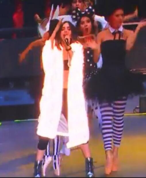 ¿Qué marcas usó Belinda en el AMLOFest?