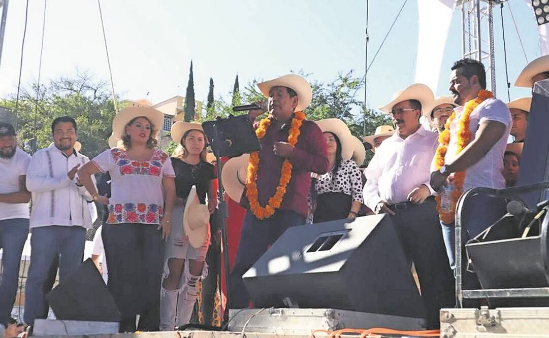 El senador Félix Salgado Macedonio festejó en Iguala, Chilpancingo y Acapulco.