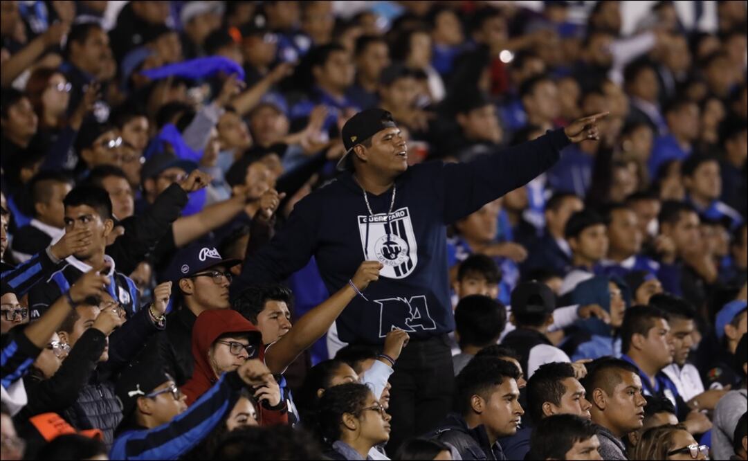 Afición del Querétaro en la ida de los Cuartos de Final - Imago7