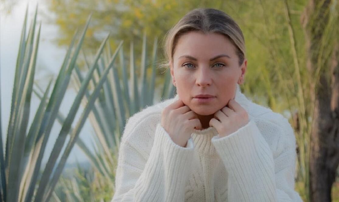 Ludwika Paleta siempre elige tonos vibrantes para su pedicure y manicure / Foto: Instagram @ludwika_paleta