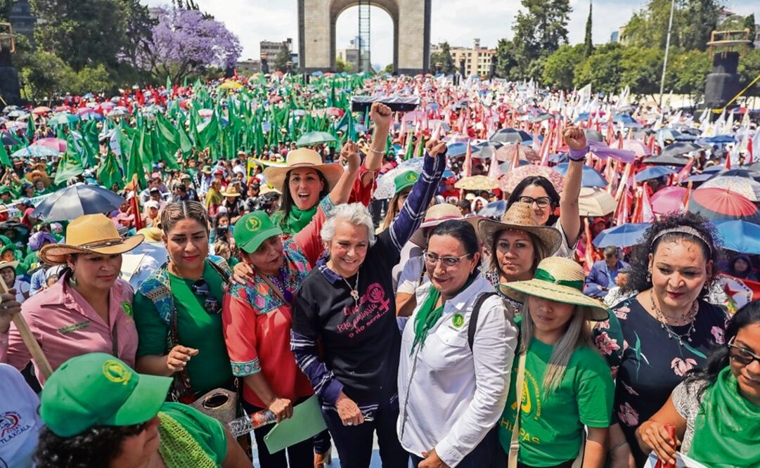 Mexico's Interior Minister Olga Sánchez Cordero is seen leading a group of women farmers in the framework of the International Women's Day - Photo: Diego Simón Sánchez/EL UNIVERSAL