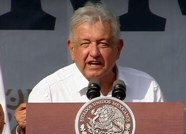 "Amor con amor se paga", dice AMLO durante su discurso en el Zócalo de la CDMX