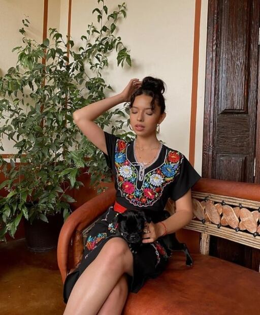 Los vestidos tradicionales mexicanos de Ángela Aguilar