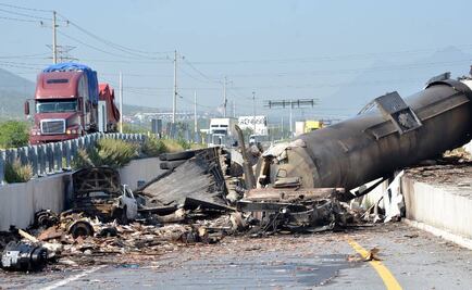 Pipa sin frenos provoca accidente en la Monterrey-Saltillo 