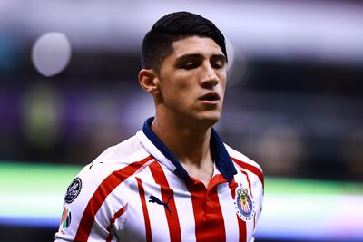 Alan Pulido se queda en Chivas
