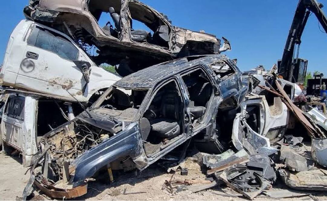 La Fiscalía General de la República (FGR), en su Fiscalía Federal en Reynosa, Tamaulipas, destruyó 28 vehículos con blindaje artesanal conocidos como autos “Monstruos”. Foto: Especial