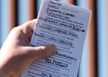 Captan nombre de AMLO entre los apuntes de Trump