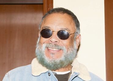 Céspedes vuelve con música y trofeo