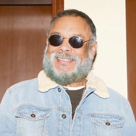 Céspedes vuelve con música y trofeo