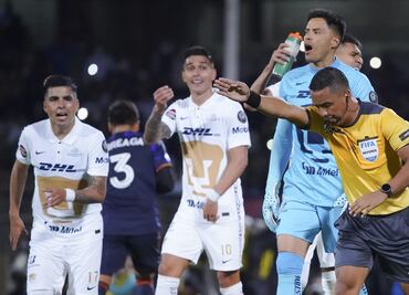 Los Pumas explotan contra el arbitraje en la Concachampions