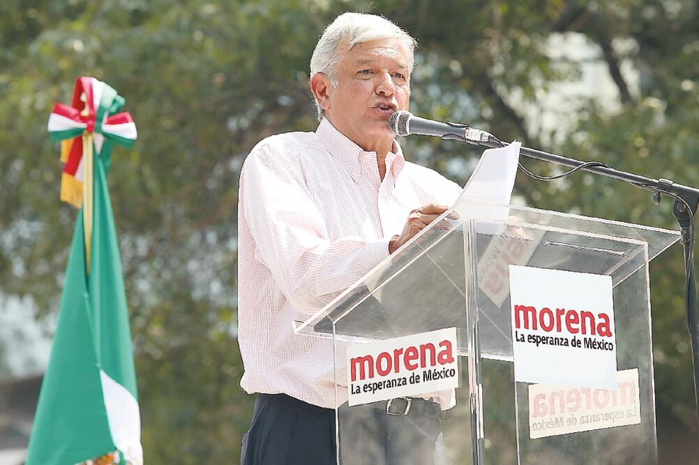 El presidente nacional de Morena, Andrés Manuel López Obrador, criticó la compra de un nuevo avión presidencial, cuyo costo es de 7 mil 500 mdp (ARCHIVO EL UNIVERSAL)