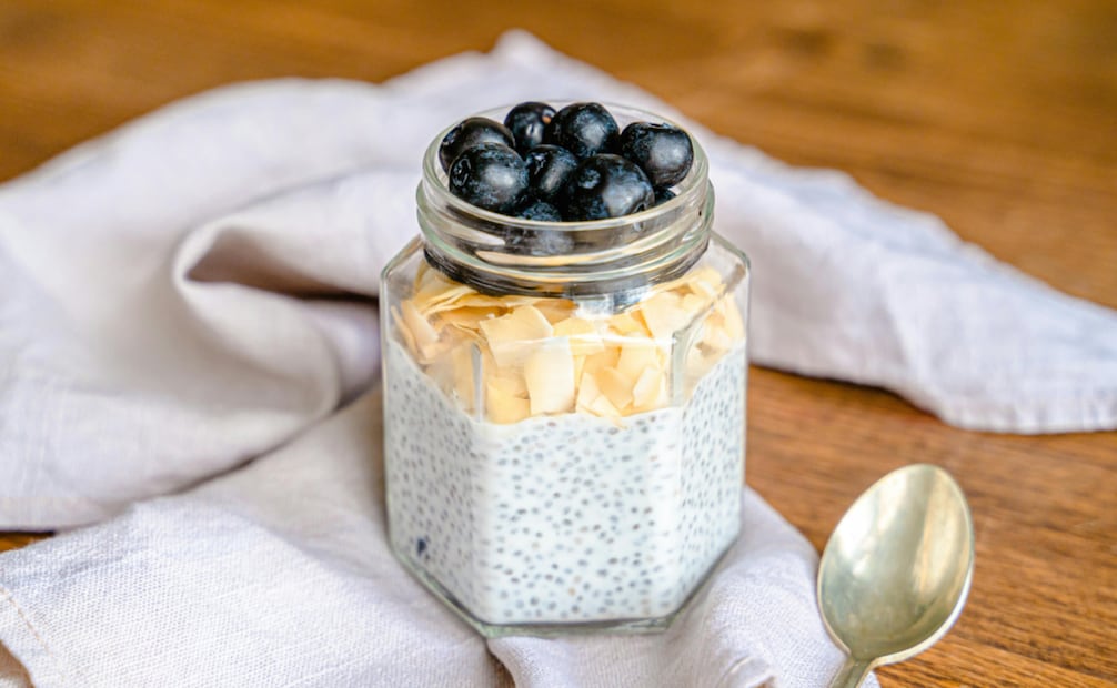 Comer chía ayuda a combatir el estreñimiento y genera el sentimiento de saciedad en el estómago. Foto: Canva