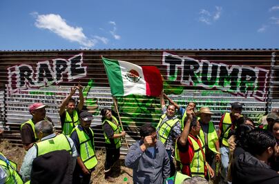 Mayoría en EU rechaza plan de muro con México: sondeo