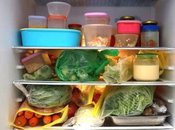 ¿Se puede meter la comida caliente al refri?