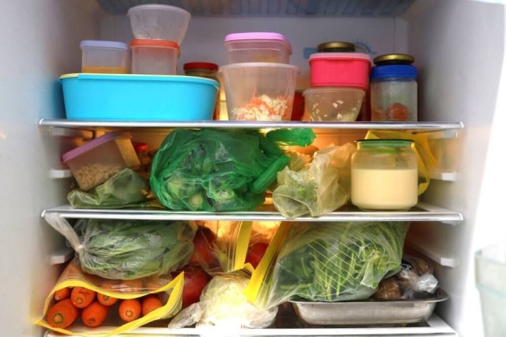 ¿Sabes si se debe o no meter la comida caliente al refrigerador?