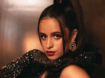 Camila Cabello enamora con su maquillaje con cristales