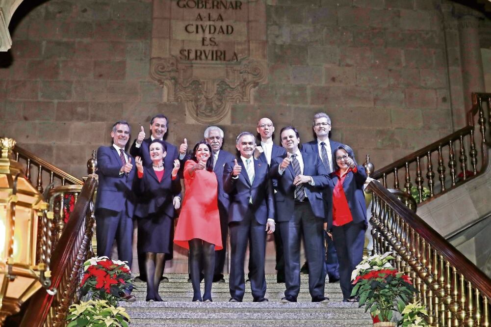 Previo a la inauguración de la Cumbre de Alcaldes del C40, los dirigentes se reunieron en el Antiguo Palacio del Ayuntamiento con Mancera, donde ofrecieron una conferencia de prensa para dar a conocer los objetivos de la reunión. (FOTO: LUIS CORTÉS)