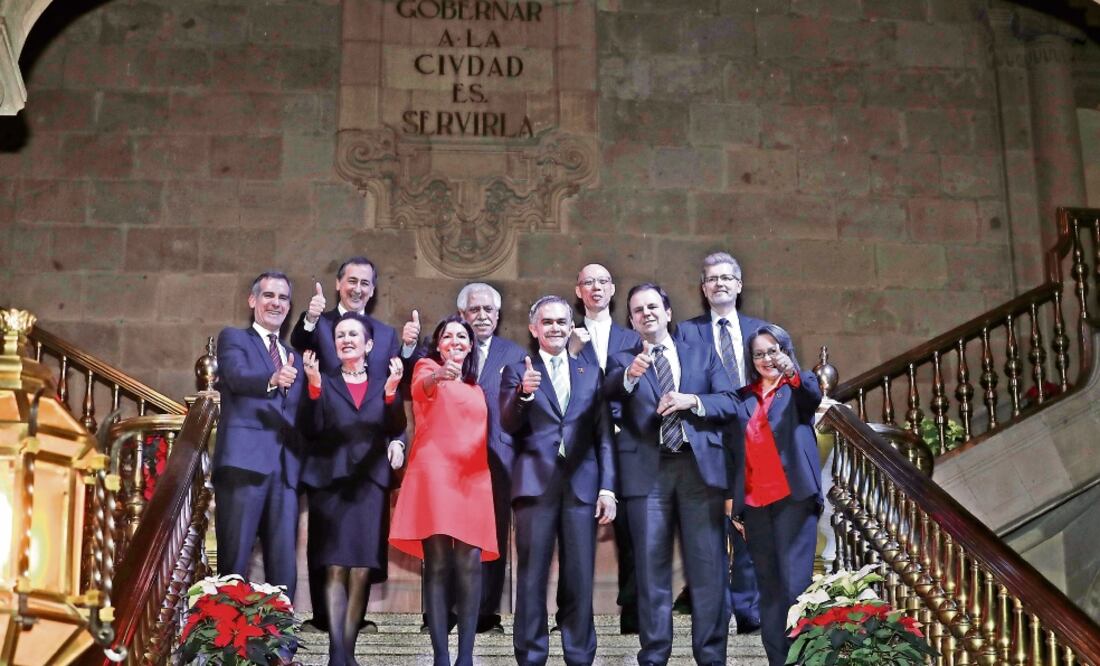 Previo a la inauguración de la Cumbre de Alcaldes del C40, los dirigentes se reunieron en el Antiguo Palacio del Ayuntamiento con Mancera, donde ofrecieron una conferencia de prensa para dar a conocer los objetivos de la reunión. (FOTO: LUIS CORTÉS)