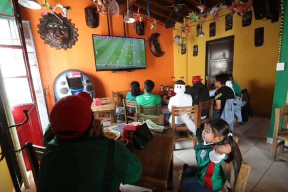 Aficionados disfrutan del partido México VS Polonia en plazas públicas de varios estados: FOTOS 