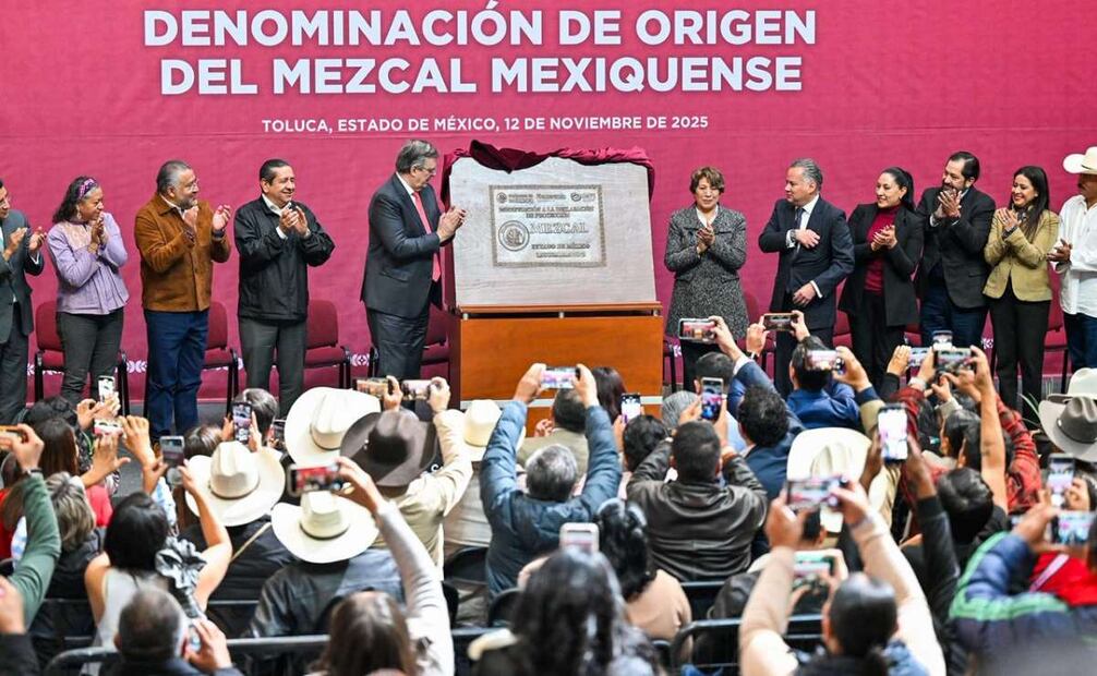 La gobernadora del Estado de México y el secretario de Economía de la federación, se comprometieron a conjuntar esfuerzos para impulsar su comercialización.
Foto: Especial.